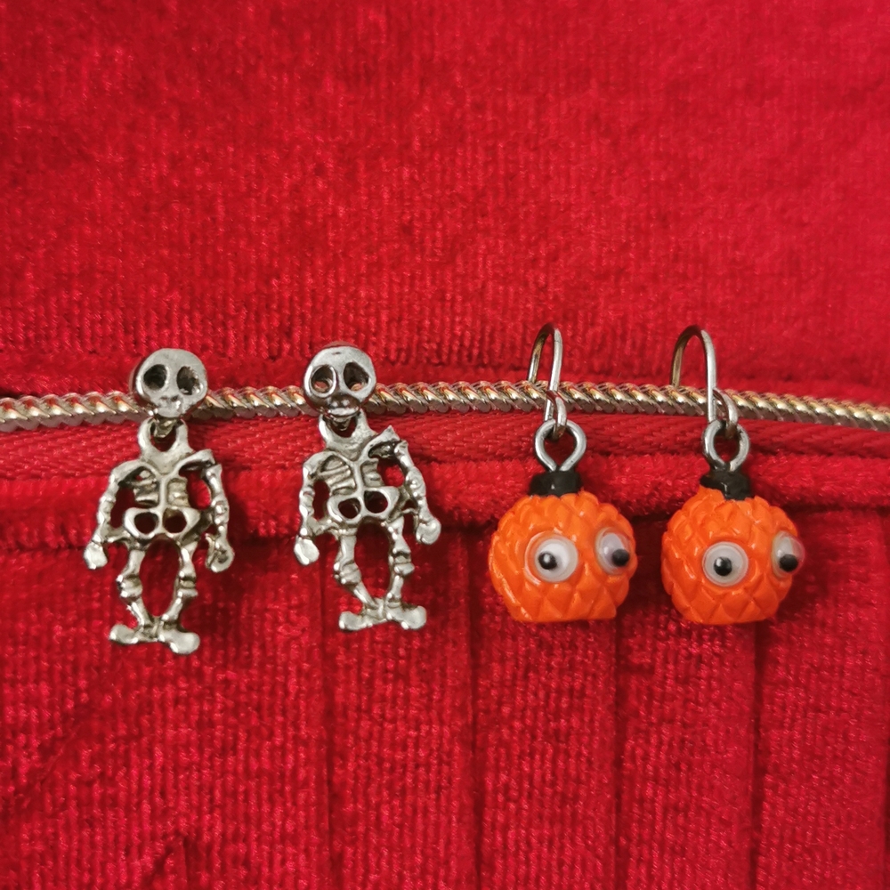 brand new 2 pack Halloween earrings